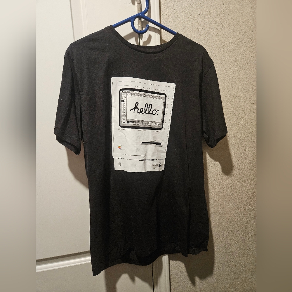 Apple T-Shirt unisex Xl, Black with Hello on Macintosh